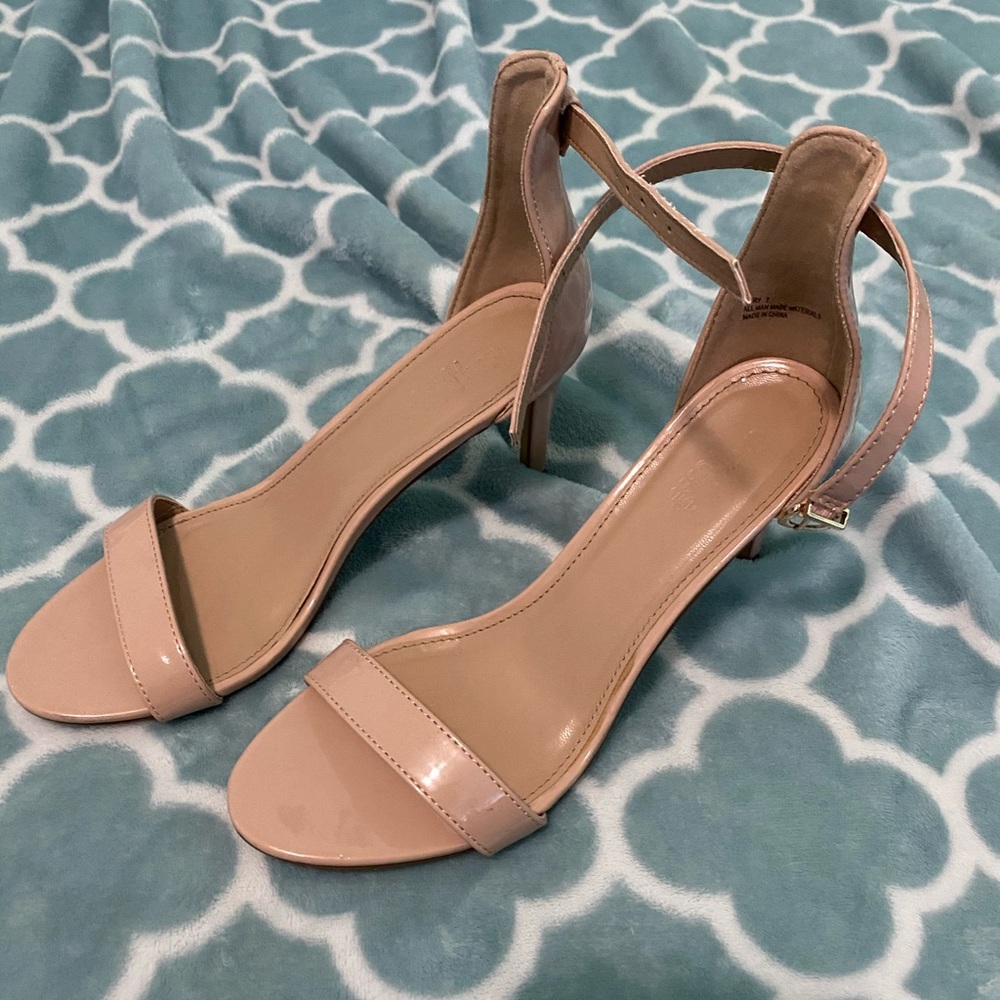 Pinky nude high heels